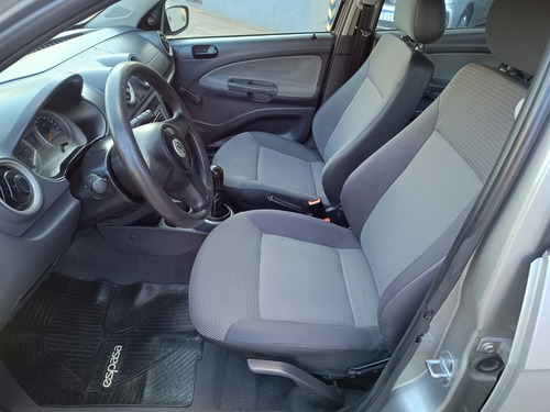 Volkswagen Voyage 1.6 Comfortline 101cv