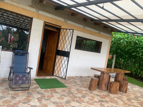 Alquilo Corta Estancia Casa Campestre Quinta Vacacional Silanche Vía Los Bancos 3 Cuartos, 2 Baños, Parqueadero, Amoblado, Area Común, Piscina, Canchas, Serv Básicos, Clima Cálido A 2hrs De Quito
