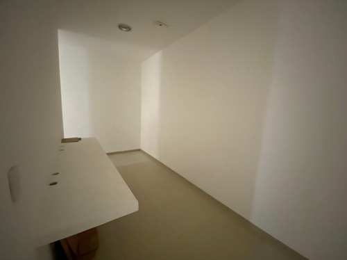 Renta De Local Comercial Con Bodega De 25m2 En Plaza Las Velas L-24a, Total De 162 M2 Cancún.