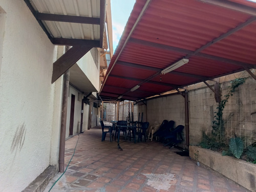 Galpón Industrial En Guaicay 3.499 M2 Const. Y 2.422,79 T. Acropolis Mm