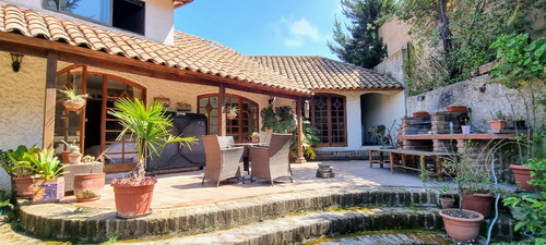 Preciosa Casa  Con Gran Jardin