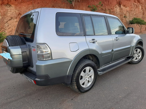 Mitsubishi Pajero Full