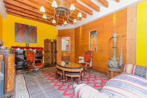 Casa En Venta De 7 Dorm. En Providencia
