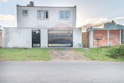 Imagen 2 de 22 de Casa En Venta De 2 Dormitorios En Gorina