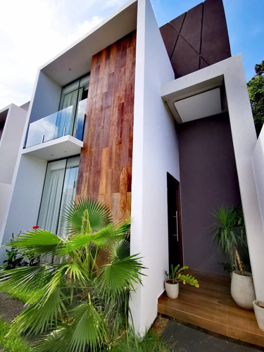 Duplex Amoblado Con Piscina En El Barrio Santa María: 3 Habitaciones Y 3 Baños