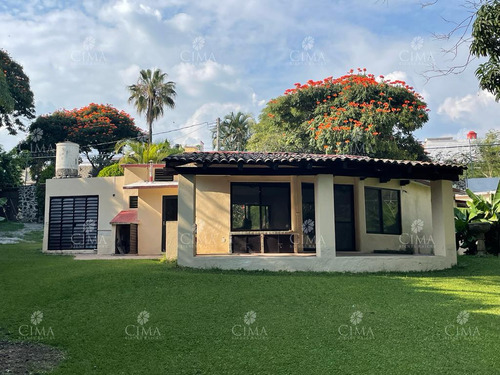 Venta Casa En Lomas De Atzingo - V312