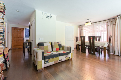 Casa En Venta De 5 Dorm. En Peñalolén - Sector Las Tinajas