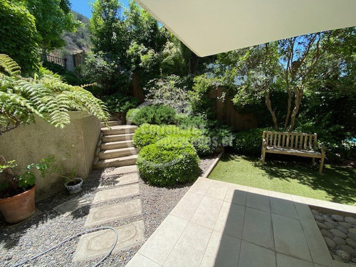 Casa En Venta De 4 Dorm. En Lo Barnechea Condominio