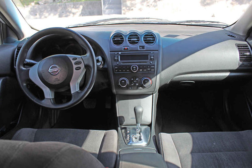 Imagen 14 de 15 de Nissan Altima 2010 4p S Basico Aut Cvt