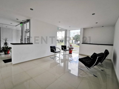 Imagen 4 de 27 de Departamento En Venta De 2 Dormitorios Con Cochera En La Plata