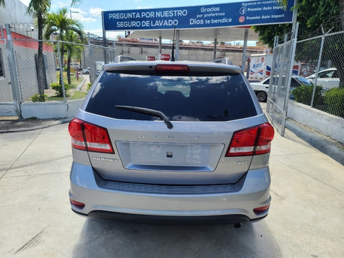 Imagen 5 de 15 de Dodge Journey Sxt