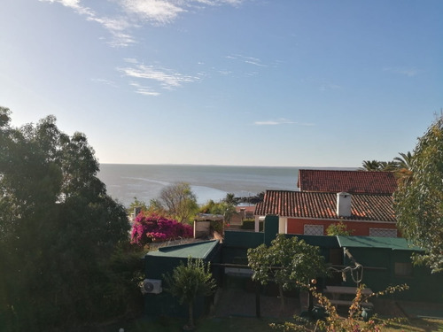 Imagen 2 de 14 de Casa A La Venta Con Vista Al Mar En Piriapolis