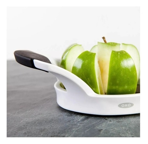 Imagen 4 de 5 de Cortador Descorazonador Manzana Pera Oxo Acero Inox. Palermo