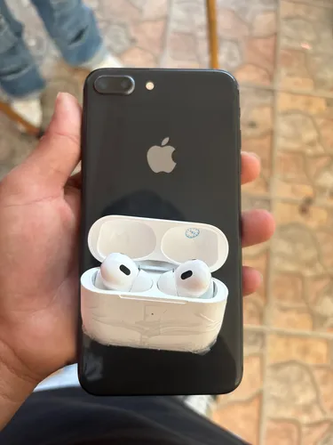 Celular iPhone 8 Plus (Usado)