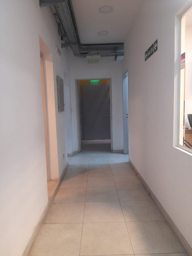 Importante Galpón/depósito Con Oficinas En Castelar Norte