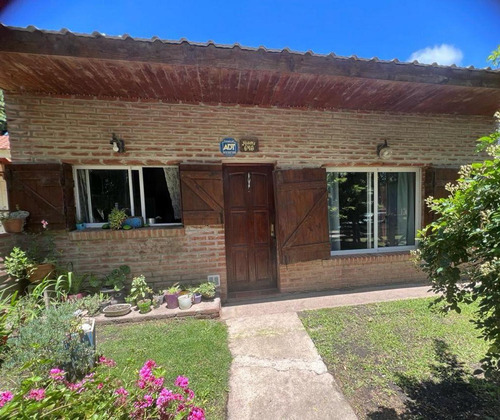 Venta Casa De 5 Amb. Con 2 Baños, Parque Y Cochera