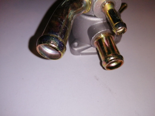 Imagen 2 de 6 de Brida De Agua Inferior Nissan Sentra Clasico Ga15 Carburado
