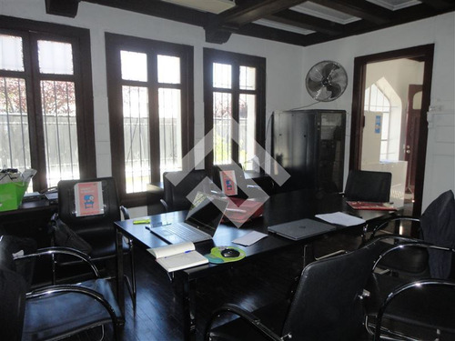 Casa En Venta De 4 Dorm. En Ñuñoa