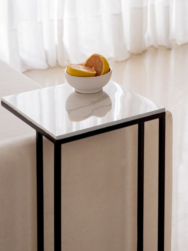Imagen 4 de 10 de Mesa De Arrim Simil Marmol Con Est. Hierro Minimalista