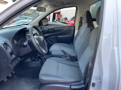 Imagen 5 de 9 de Nissan Np300 2020 2.5 Chasis Cabina Dh Aa Pack Seg Mt