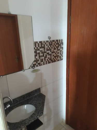 Três Quartos Com Três Banheiros, Garagem