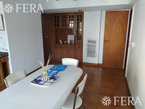 Venta De Casa De 4 Ambientes Con Cochera Y Jardin En Wilde