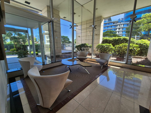 Apartamento En Alquiler, 2 Dormitorios, 2 Garages, Buceo