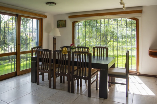 Casa Ubicada En Zona De Paz Y Tranquilidad.- Ref: 4528