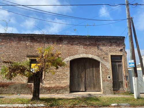 Lote  Con Mejoras En Venta Zona Centrica De Cañuelas