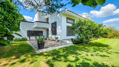 Casa Estilo Colonial Contemporáneo Con Gran Potencial Y Amplio Terreno En San Pedro Cholula