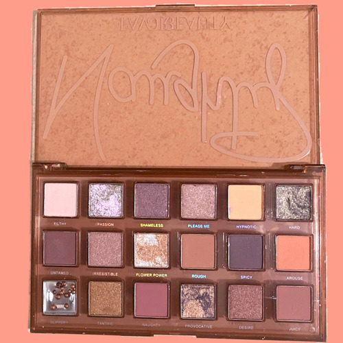 Paleta De Sombras Naugthy Favor Beauty