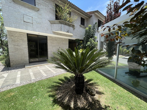 Espectacular Casa Con Excelente Ubicación En La Mejor Zona De La Herradura