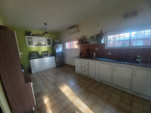 Casa Completa Y Céntrica En Venta, General Las Heras