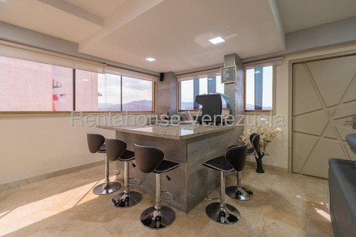Imponente Y Moderno Ph En Venta En Los Chaguaramos. Yr25-18095. Servicio De Agua Constante, Gas Directo, Internet De Fibra Óptica Y Línea Cantv.