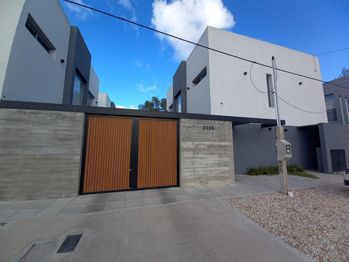 Imagen 2 de 30 de Duplex En Venta En La Plata Calle 34 E/ 141 Y 142 Dacal Bienes Raices