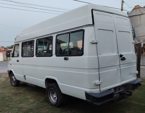 Iveco Daily 35.10 Furgón Vidriado Con Asientos