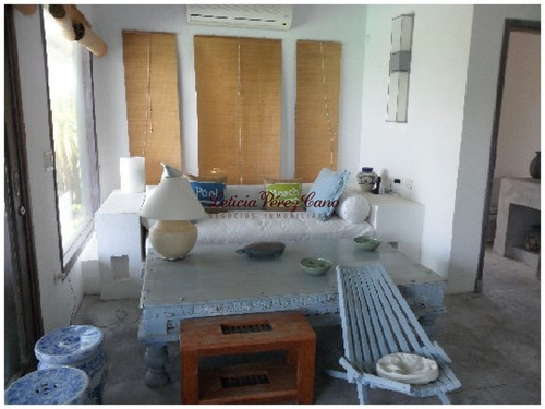 Venta Casa En El Chorro, 5 Dormitorios Hermosa Vista Al Mar - Ref: 16511
