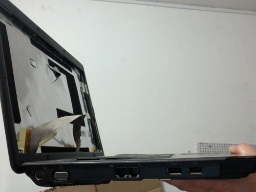 Imagem 3 de 6 de Notebook Compaq Presario F500 Peças E Partes
