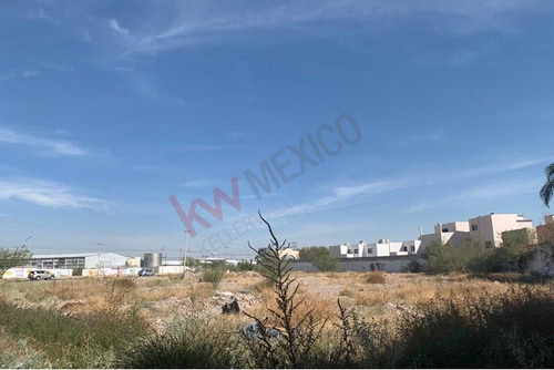 Terreno En Venta Sobre Calzada Gómez Morín Y Av De Los Metales Frente A Línea Verde Ideal Para...