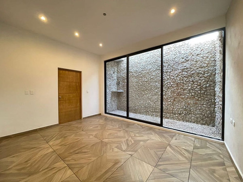 Imagen 2 de 21 de Casa/ Estudio En Venta En El Centro De Mérida Yucatán. Cerca