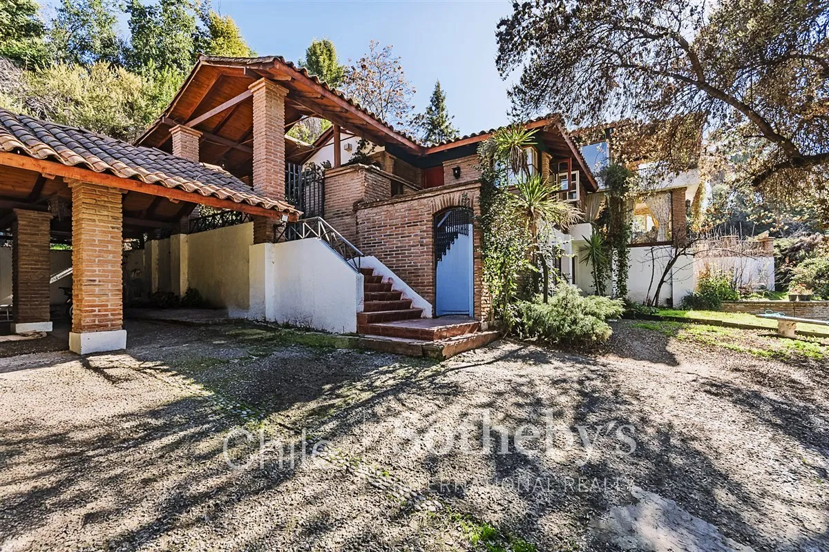 Imagen 2 de 25 de Casa En Venta De 4 Dorm. En Lo Barnechea