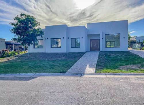 Venta Casa En Barrio Privado San Matias Escobar