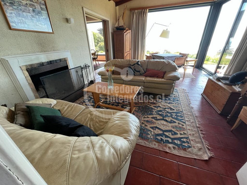 Casa En Venta De 5 Dorm. En Santo Domingo