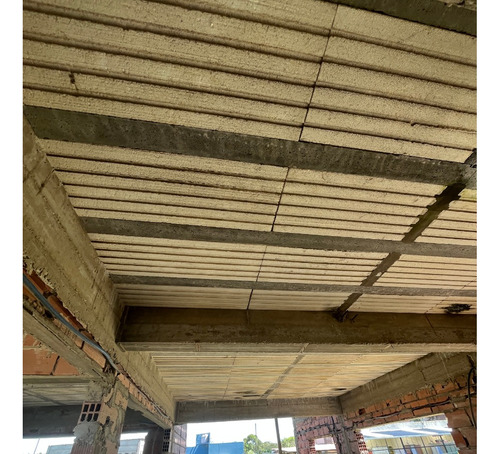 Terreno Con Gran Construcción, Camet Norte