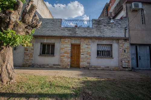 Venta Casa 3 Amb Con Cochera Y Terraza En Caseros