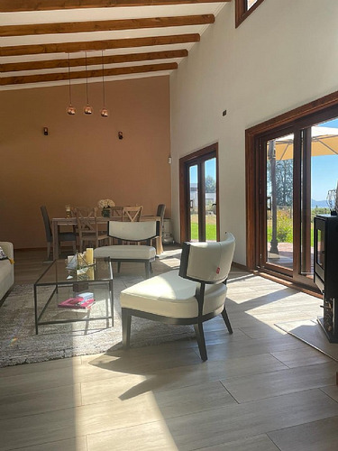 Parcela Con Moderna Casa Los Riscos Pucón