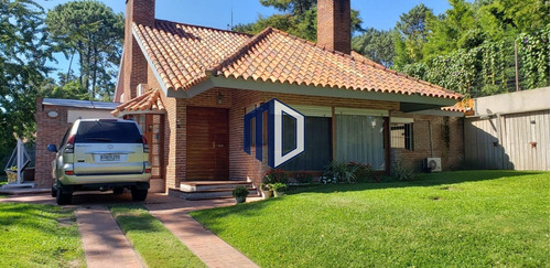 Casa En Venta De 4 Dormitorios C/piscina En Punta Del Este 