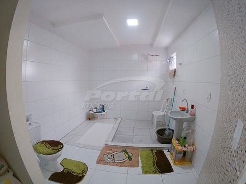 Belíssima Residência Com 3 Quartos, Sendo 1 Suíte, Lavabo, Área De Sala, Cozinha, Área De Festas Com Churrasqueira, Rebaixo Em Gesso, Possui Também Sistema De Câmeras De Segurança. Tudo Isso Á Apenas