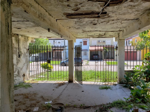 Terreno Con Casa A Reciclar