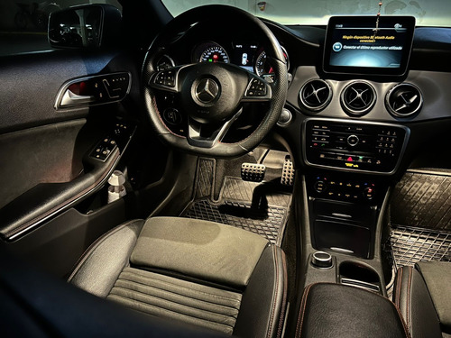 Imagen 15 de 19 de Mercedes Benz Gla 250 Amg Line